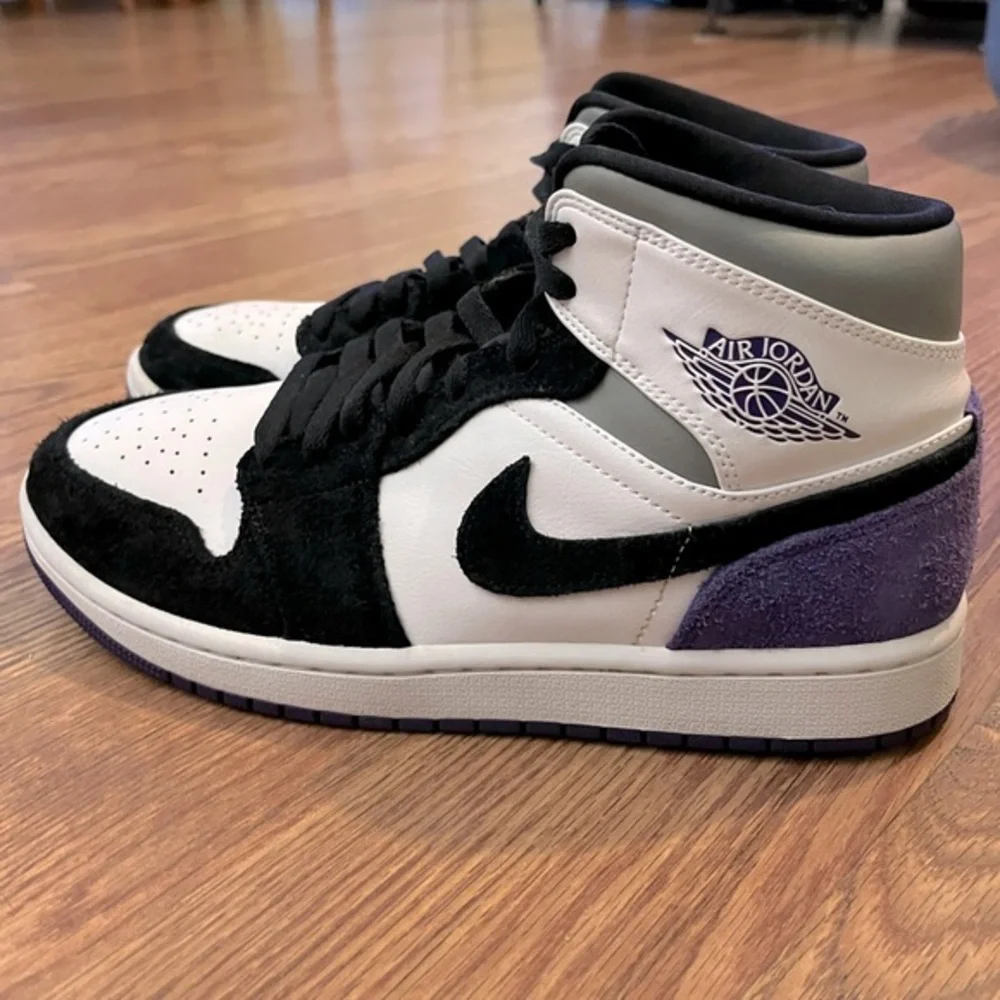 Air Jordan 1 Mid SE 'Varsity Purple' size 8 Nike Men